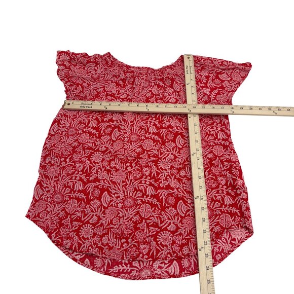 Liz Claiborne Red Floral Print Rayon Blouse size Medium Ruffled Cap Sleeves - Picture 3 of 4
